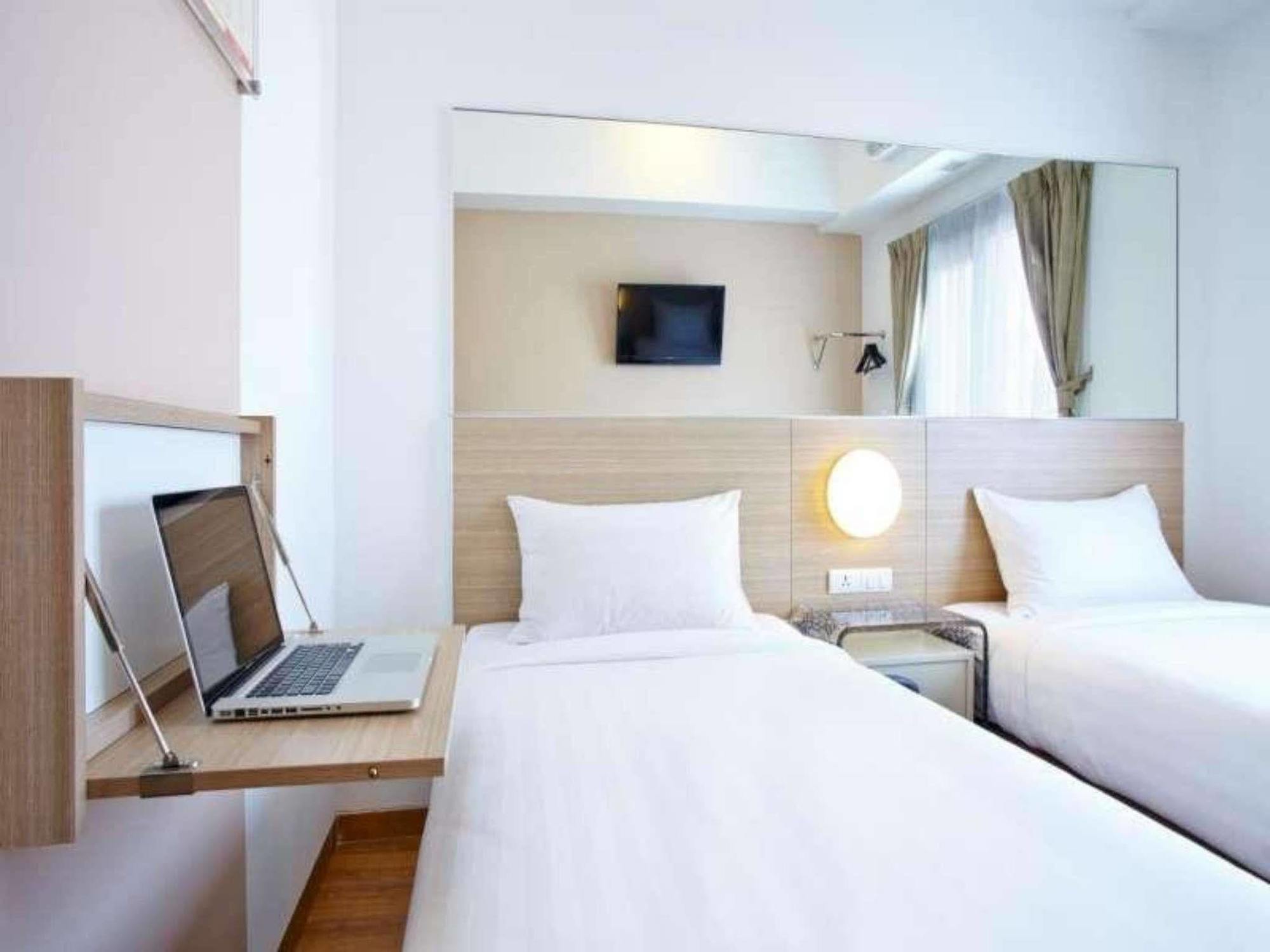 Monoloog Hotel Bekasi Luaran gambar