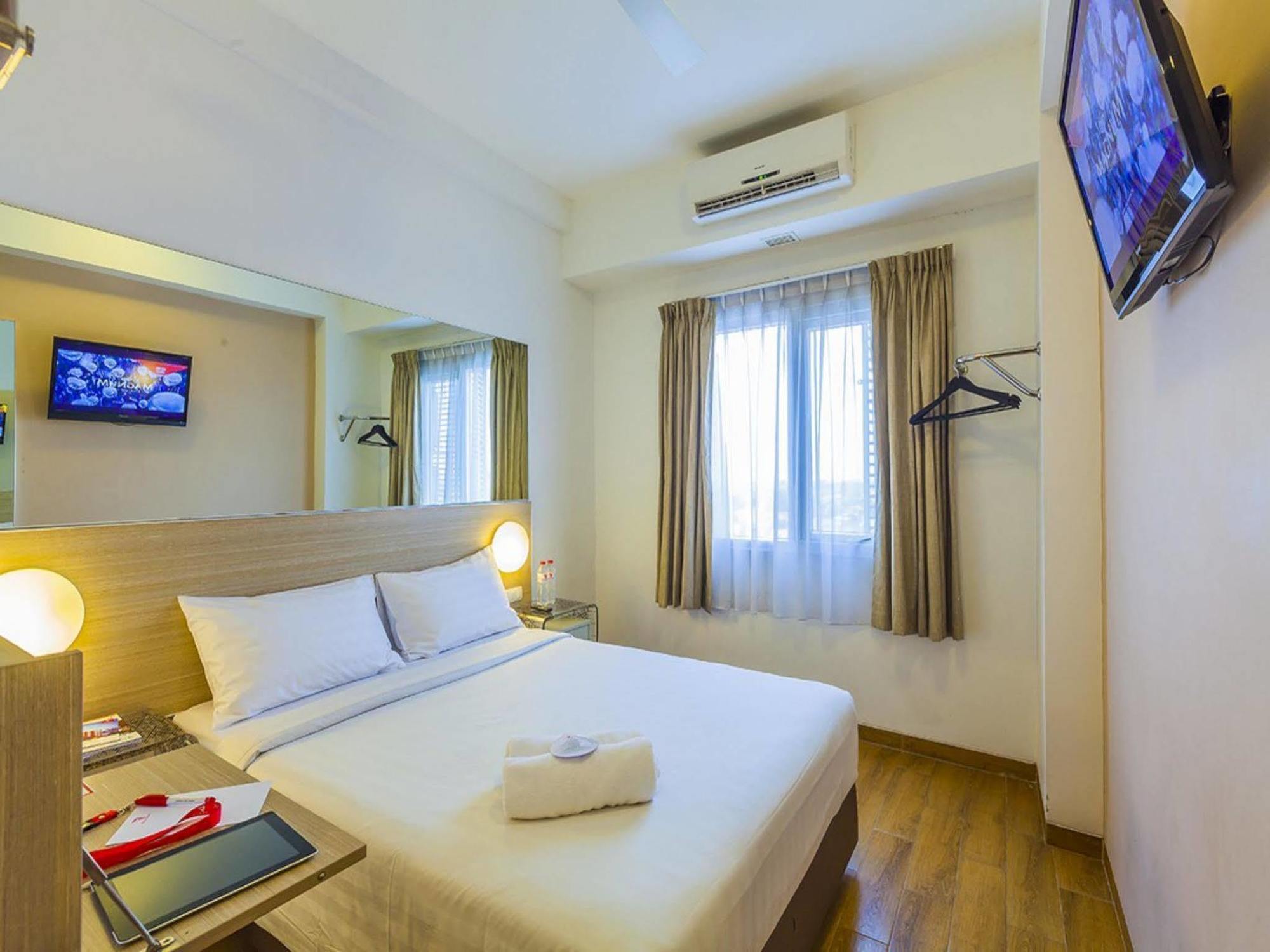 Monoloog Hotel Bekasi Luaran gambar